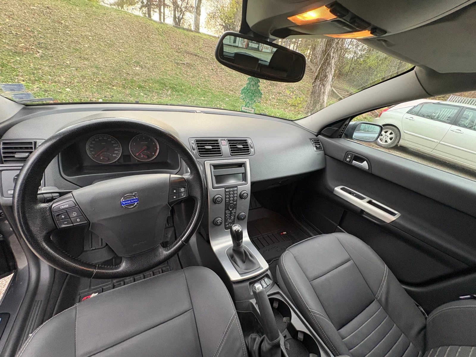 Volvo V50 2.4i 170 к.с. - изображение 10