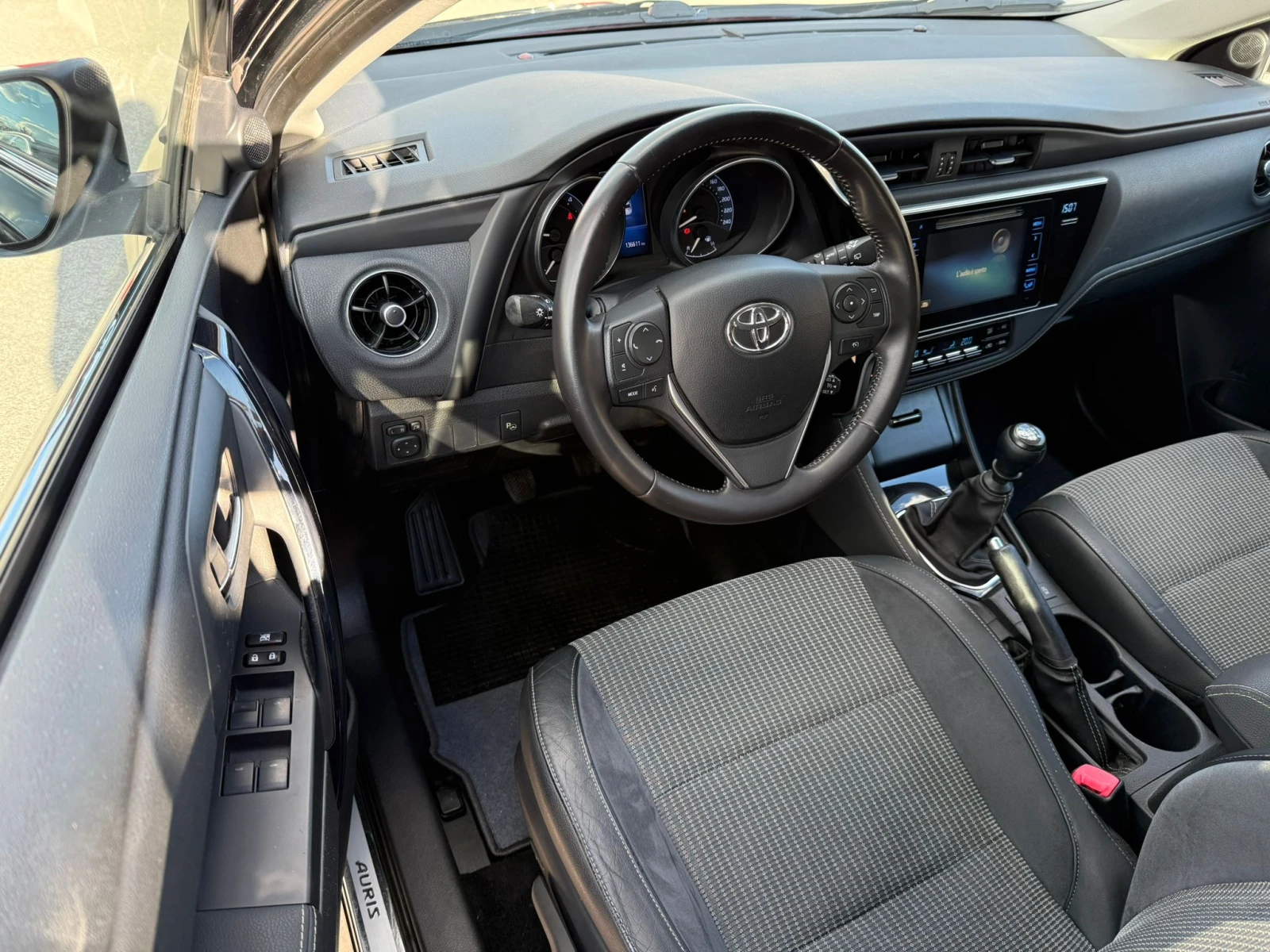 Toyota Auris 1.6d 100% РЕАЛНИ КИЛОМЕТРИ - ДОКАЗУЕМИ !! КАТО НОВ - изображение 10