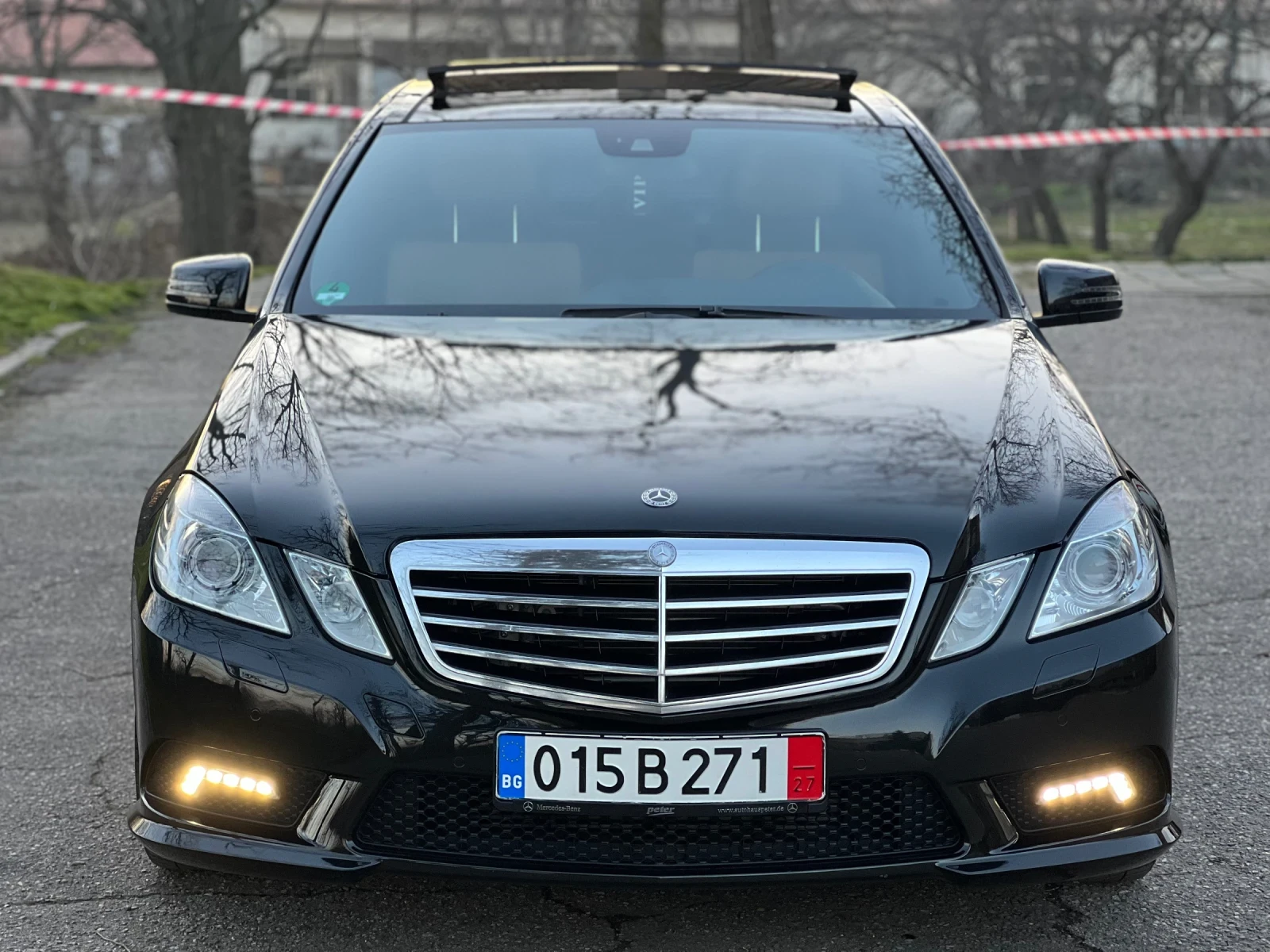 Mercedes-Benz E 350 AMG/ПАНОРАМА/KEYLESS/МАСАЖ/ОБДУХВАНЕ/ПЕЧКА - изображение 3