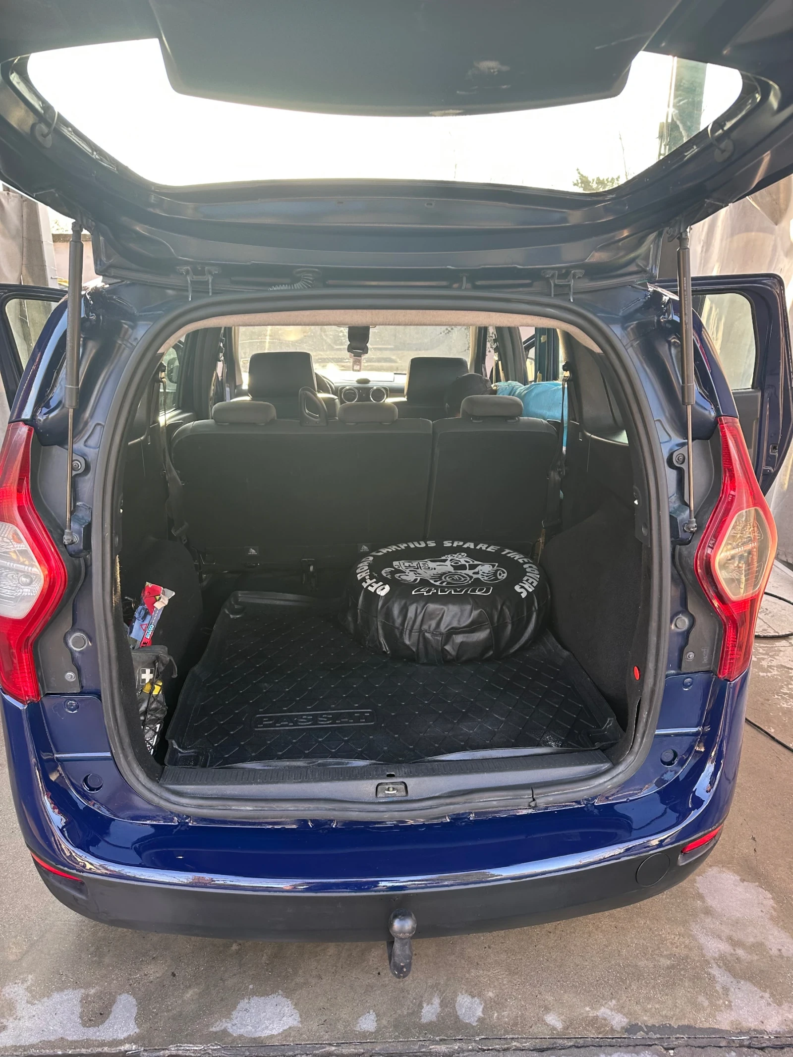 Dacia Lodgy 1, 6/83 бензин - газ, снимка 4 - Автомобили и джипове - 53864042