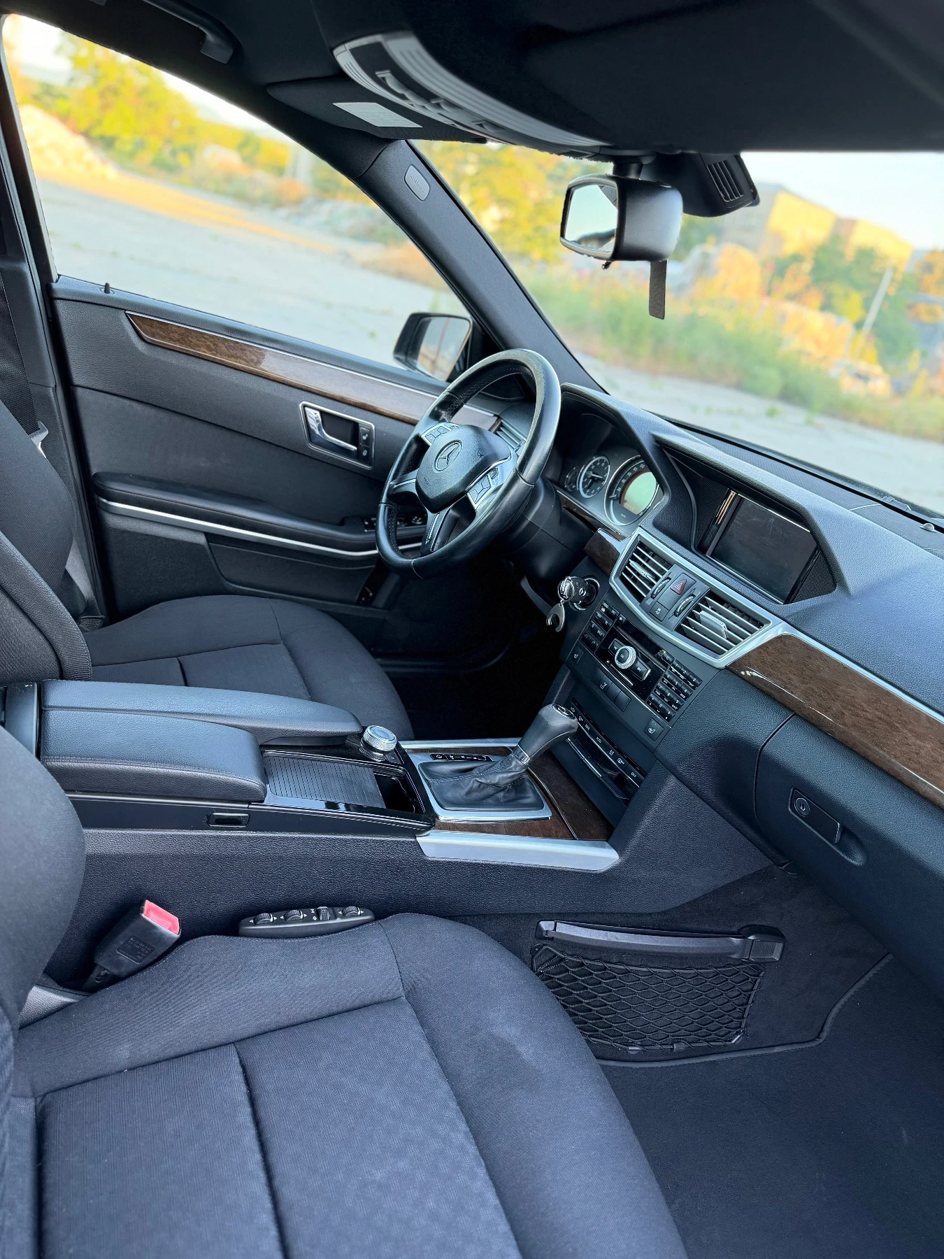 Mercedes-Benz E 220 AMG-Pack* Shadow Line* Black edition* AMG18 , снимка 14 - Автомобили и джипове - 54905889