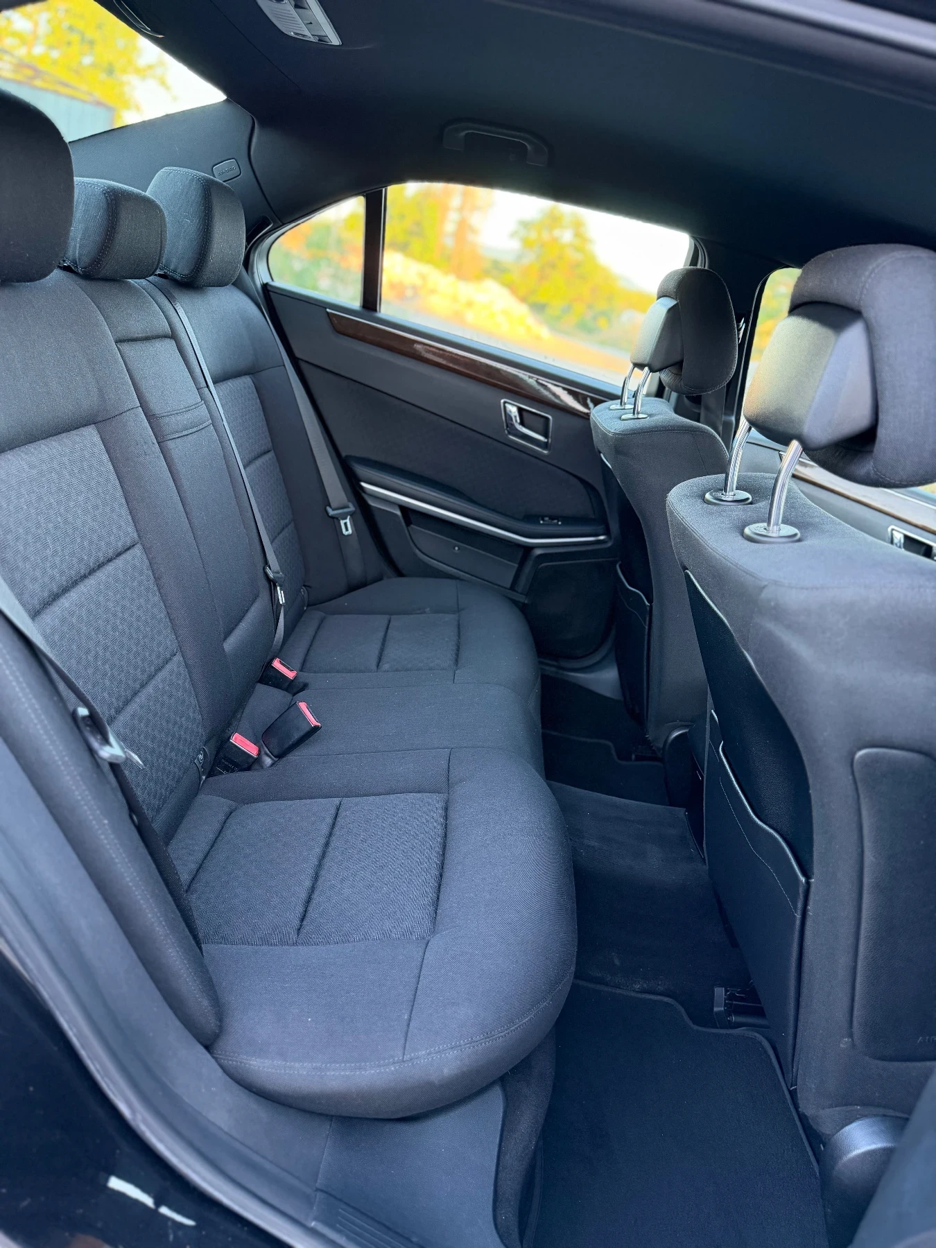 Mercedes-Benz E 220 AMG-Pack* Shadow Line* Black edition* AMG18 , снимка 16 - Автомобили и джипове - 54905889