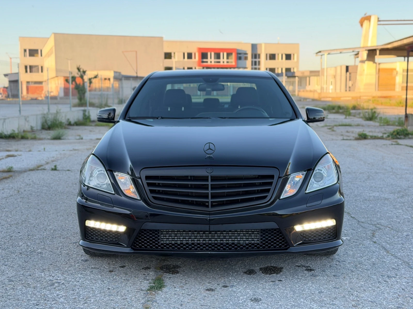 Mercedes-Benz E 220 AMG-Pack* Shadow Line* Black edition* AMG18 , снимка 8 - Автомобили и джипове - 54905889