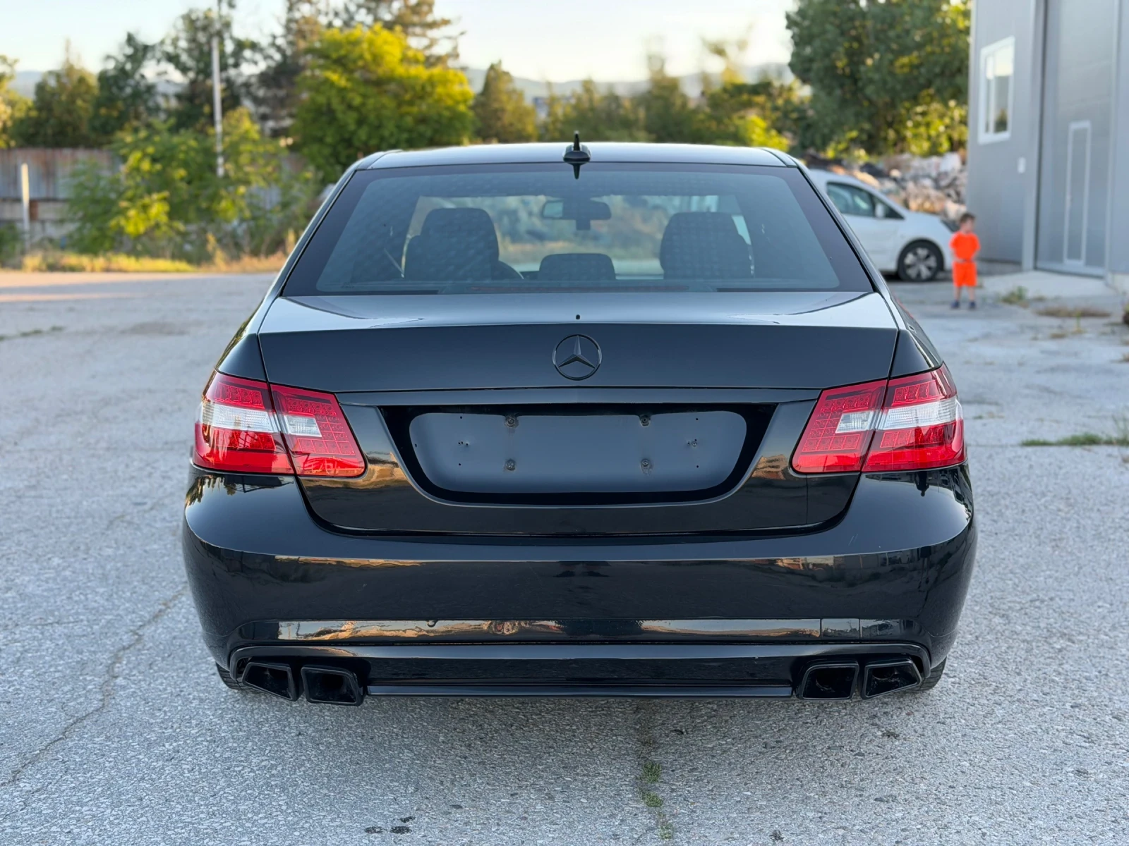 Mercedes-Benz E 220 AMG-Pack* Shadow Line* Black edition* AMG18 , снимка 5 - Автомобили и джипове - 54905889