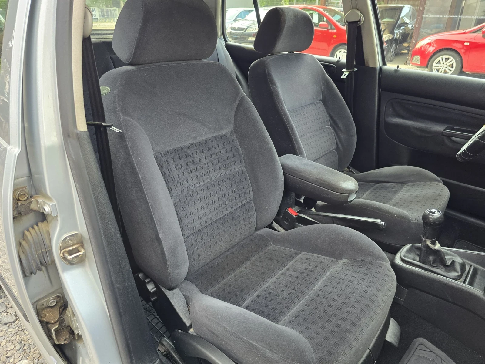 VW Golf 1.9TDI 90, снимка 8 - Автомобили и джипове - 55139214