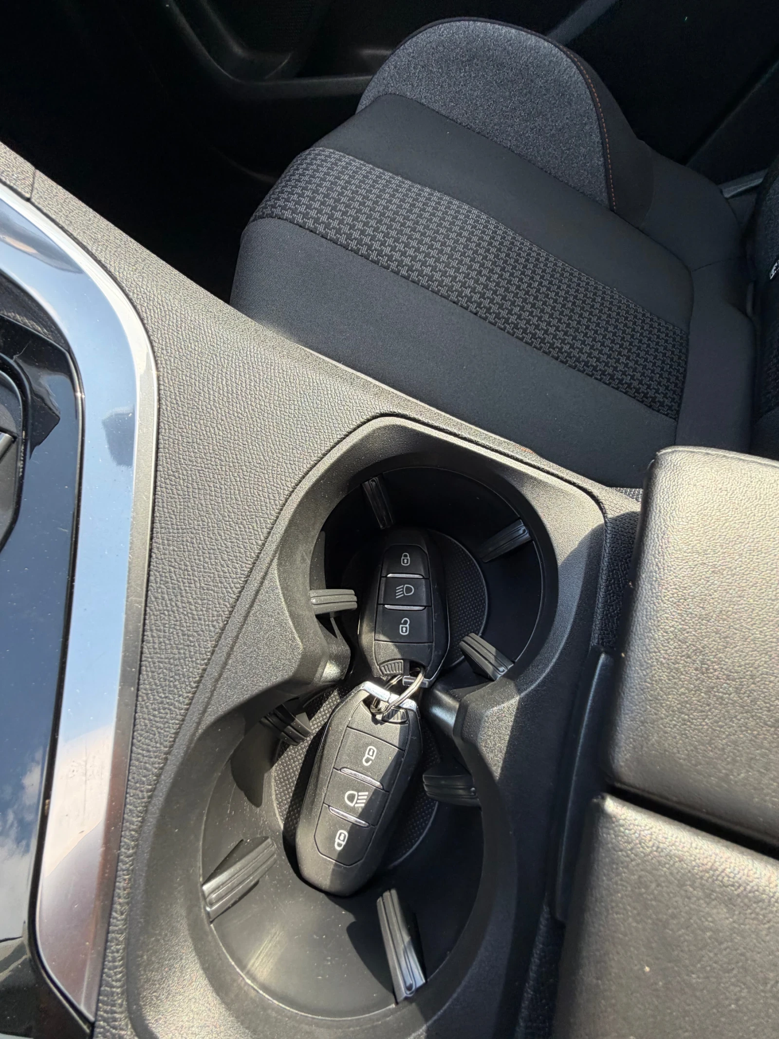 Peugeot 3008 1.5 HDI, снимка 13 - Автомобили и джипове - 55546756