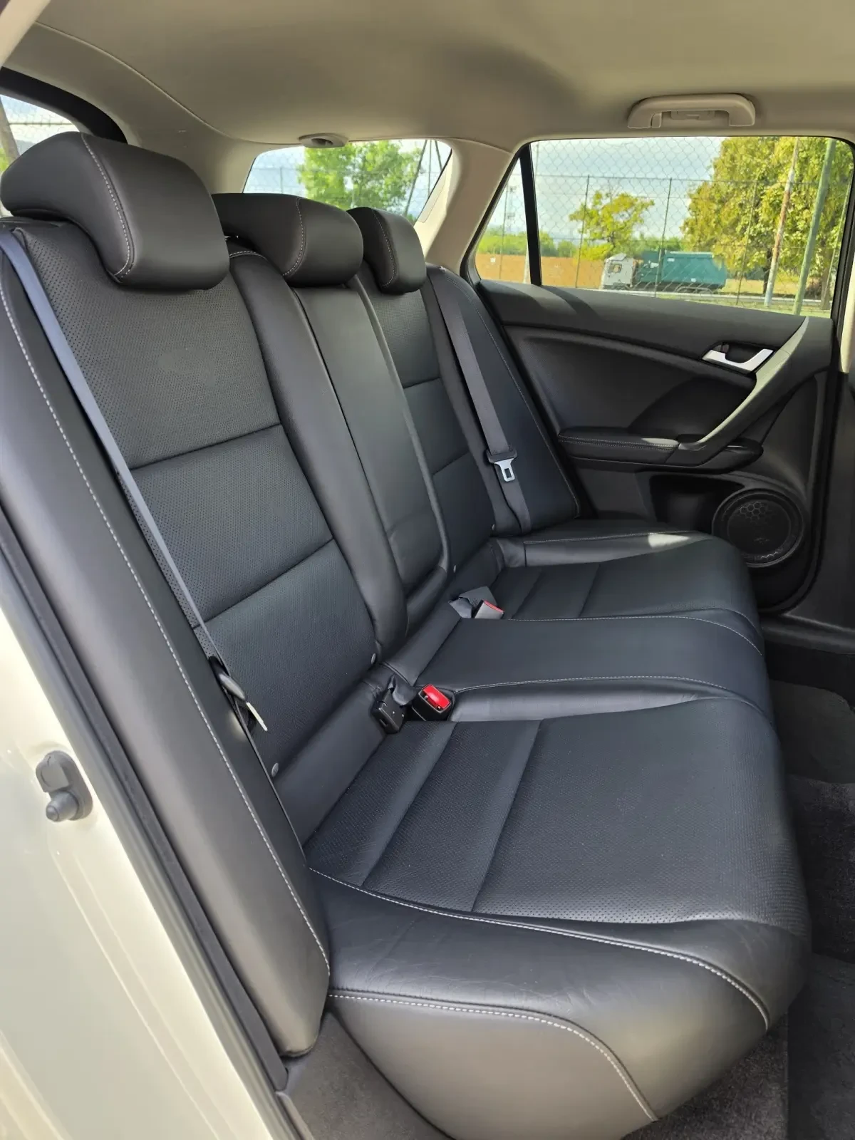 Honda Accord 2.4i-VTEC Lane Assist Distronic+ , снимка 13 - Автомобили и джипове - 56265519