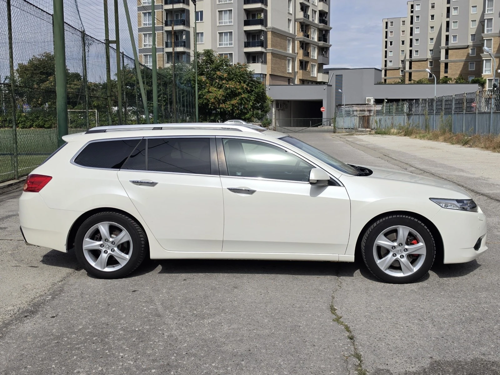 Honda Accord 2.4i-VTEC Lane Assist Distronic+ , снимка 4 - Автомобили и джипове - 56265519