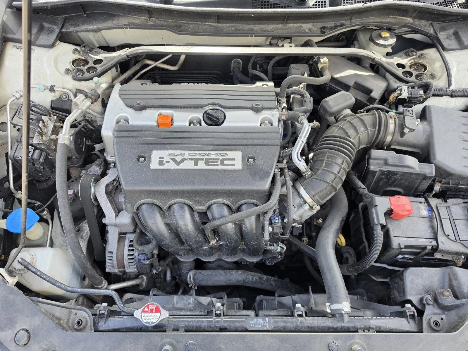 Honda Accord 2.4i-VTEC Lane Assist Distronic+ , снимка 9 - Автомобили и джипове - 56265519