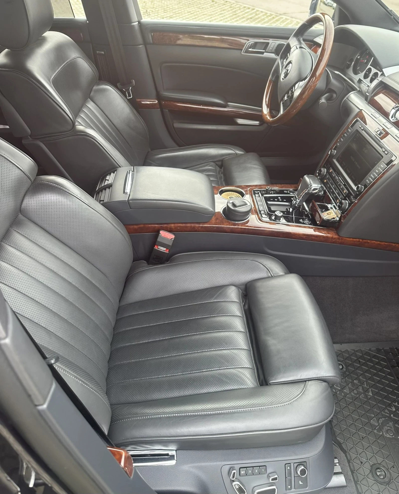 VW Phaeton Бартер/Лизинг, снимка 13 - Автомобили и джипове - 56352333