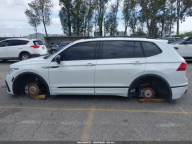 VW Tiguan 2.0T SE R-LINE BLACK CARFAX    | Mobile.bg    8