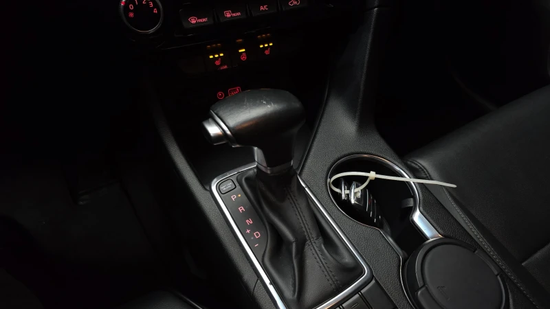 Kia Sportage 2.0 2WD PRESTIGE autogeorge.com, снимка 9 - Автомобили и джипове - 52176624