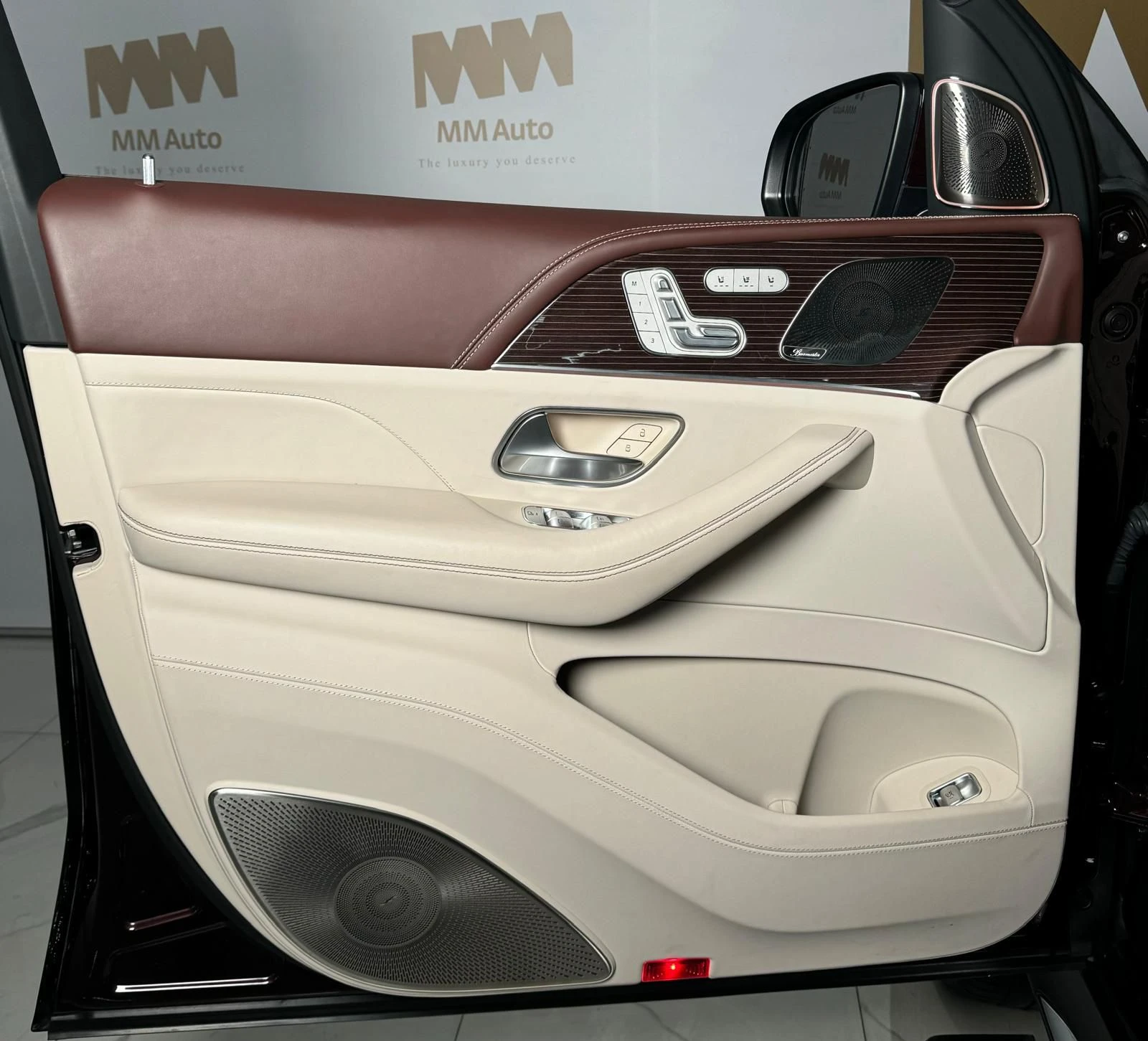 Mercedes-Benz GLS 600 Maybach* BiColor* E-ActiveBody* TV* Burmester4D - изображение 7