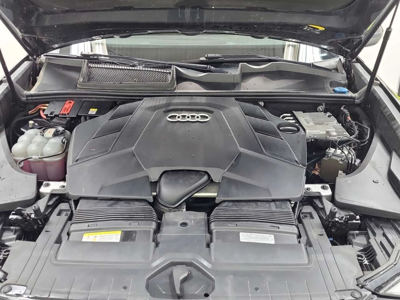 Audi Q8 PROGRESSIV /CARFAX /Дистроник/Подгрев/Обдух/Пано/, снимка 16 - Автомобили и джипове - 53728692