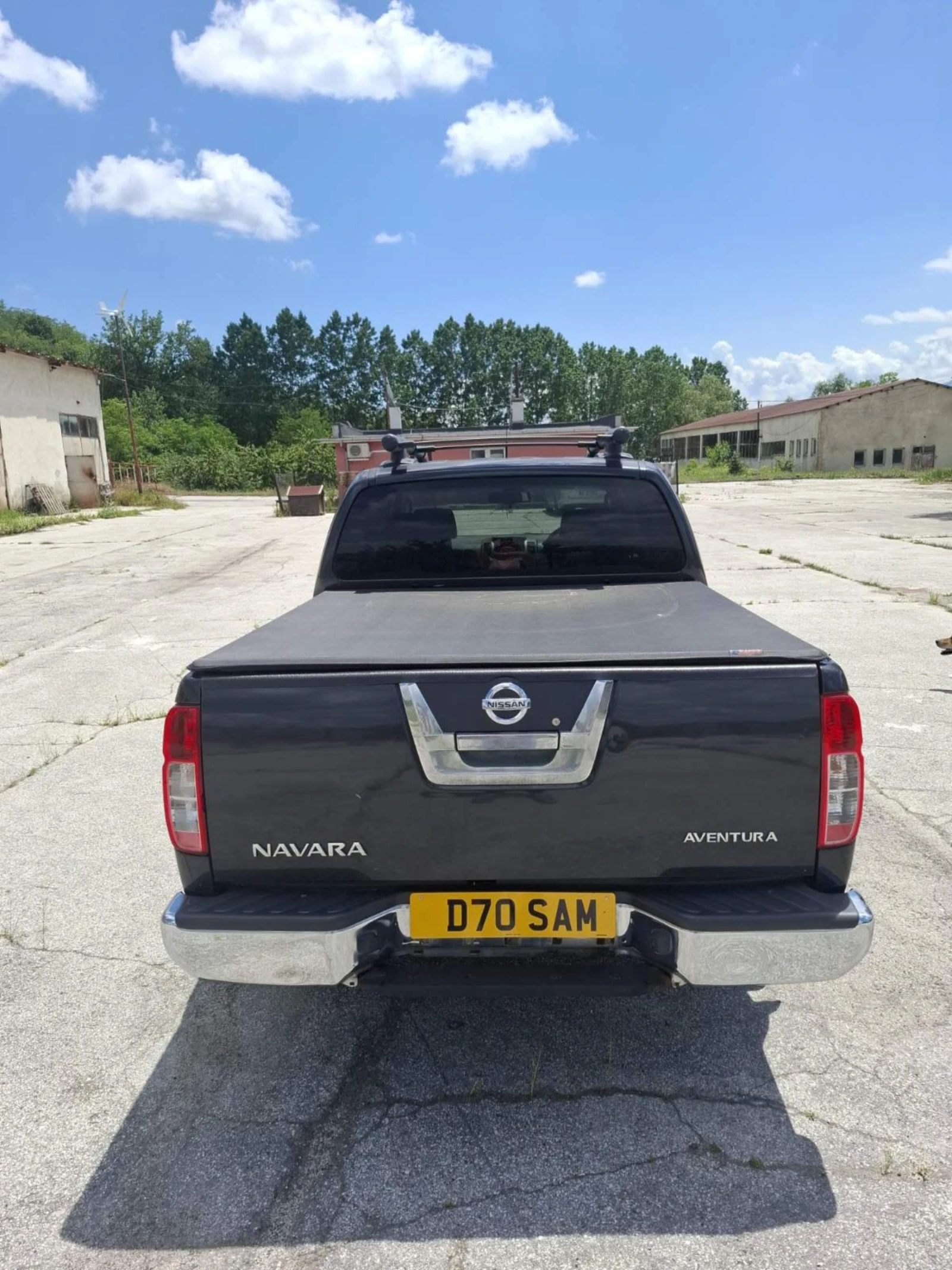 Nissan Navara 2.5 DCI Automat, снимка 4 - Автомобили и джипове - 55471798
