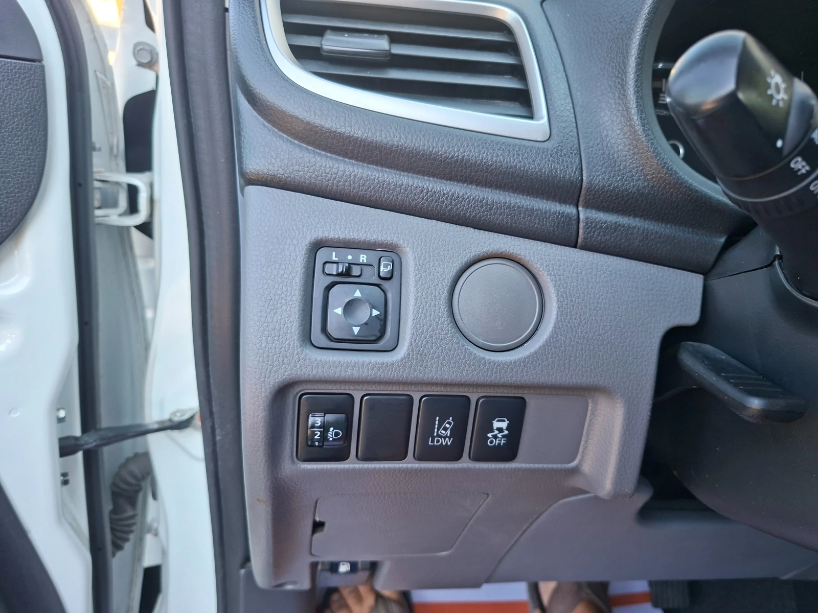 Mitsubishi L200 2.4 ШВЕЙЦАРИЯ 181кс., снимка 13 - Автомобили и джипове - 55628692