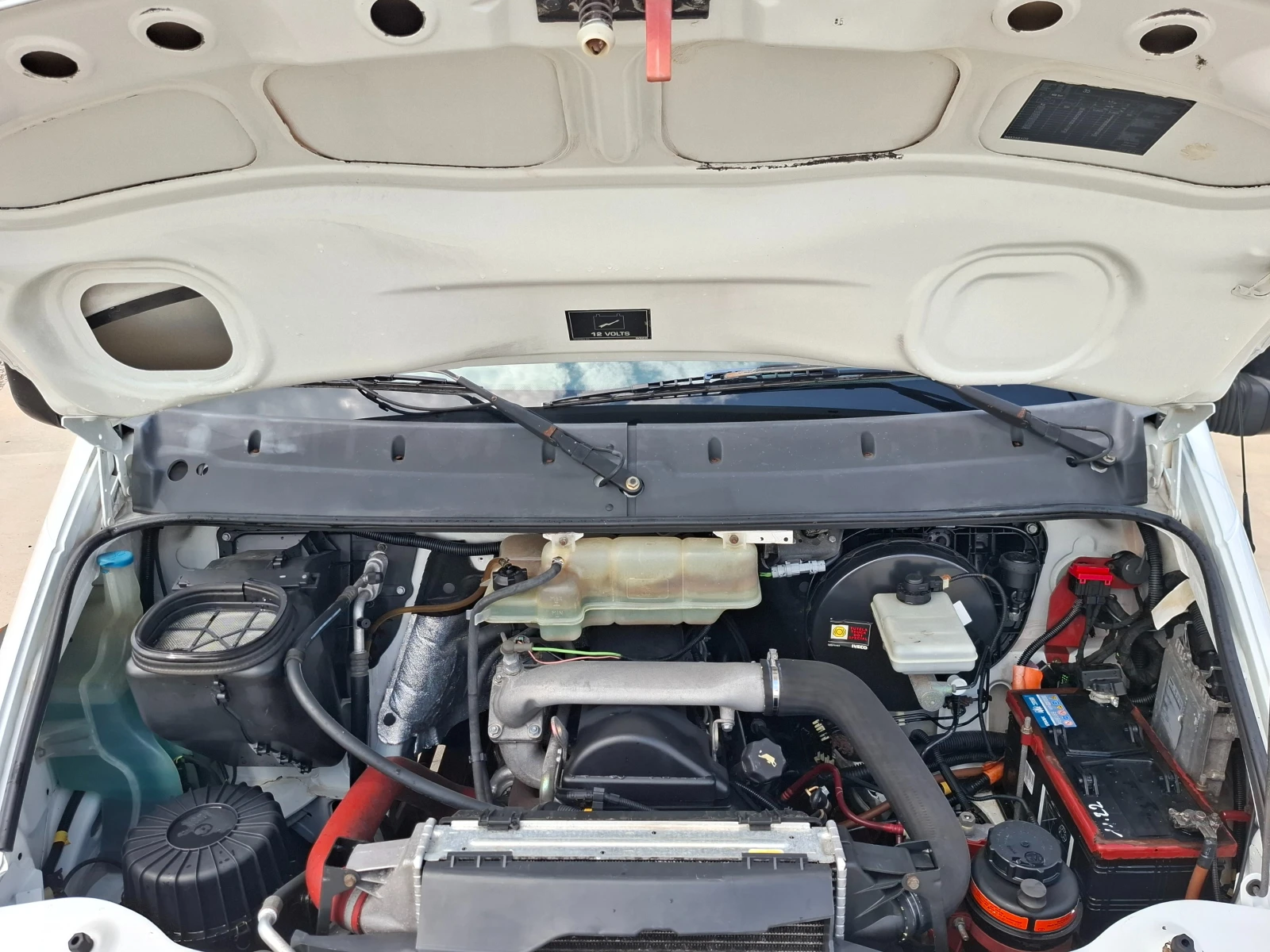 Iveco Daily До3.5т/2.8/Климатик, снимка 14 - Бусове и автобуси - 55146008