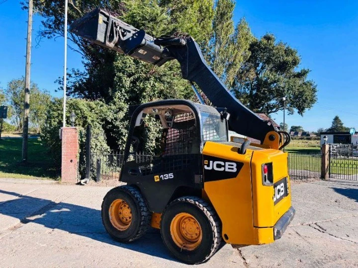 Мини челни товарачи JCB 160 - изображение 4