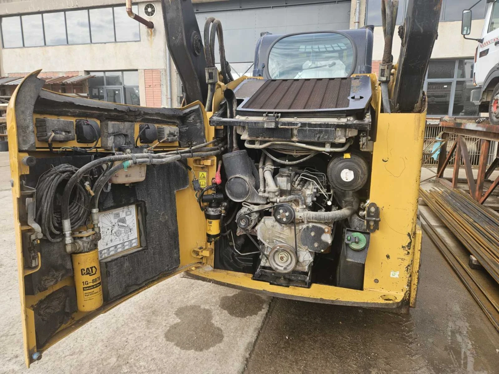 Мини челни товарачи Cat 262c - изображение 5