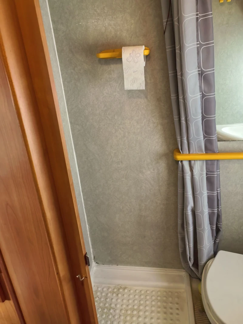 Кемпер Ford Eifeland, снимка 17 - Каравани и кемпери - 51471215