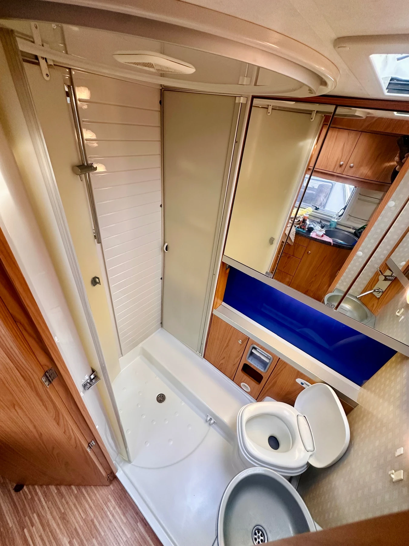 ������ Burstner I675 | Mobile.bg � ����������� 11