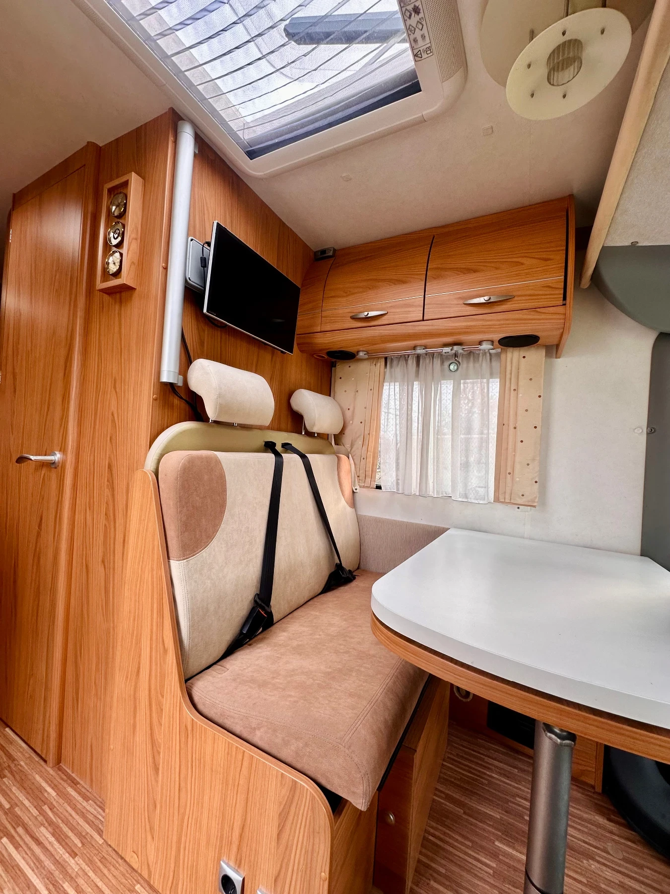 ������ Burstner I675 | Mobile.bg � ����������� 4