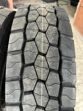 Гуми, снимка 4