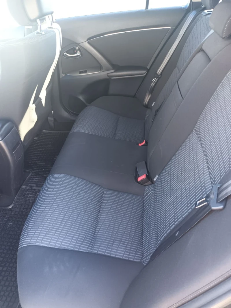 Toyota Avensis, снимка 6 - Автомобили и джипове - 52487505