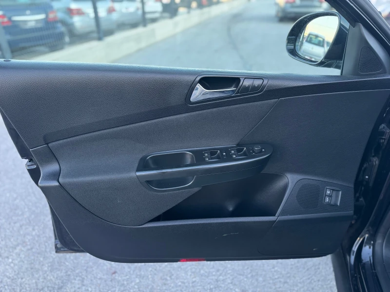 VW Passat 2.0TDI AVTOMAT NAVI, снимка 8 - Автомобили и джипове - 52903697