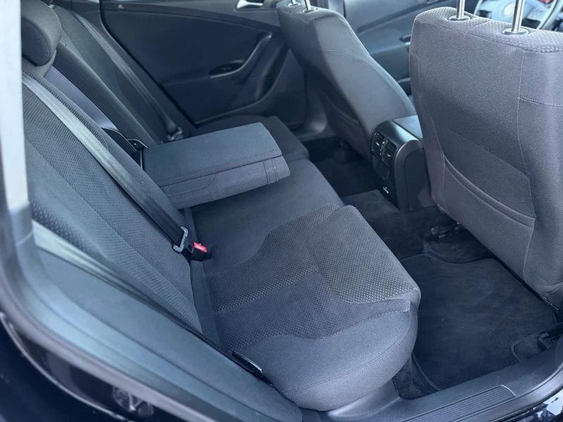 VW Passat 2.0TDI AVTOMAT NAVI, снимка 11 - Автомобили и джипове - 52903697