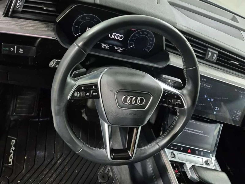 Audi E-Tron TECHNIK /B&O/360/DIS/PANO/NAVI/LANE ASSIST, снимка 11 - Автомобили и джипове - 53560841