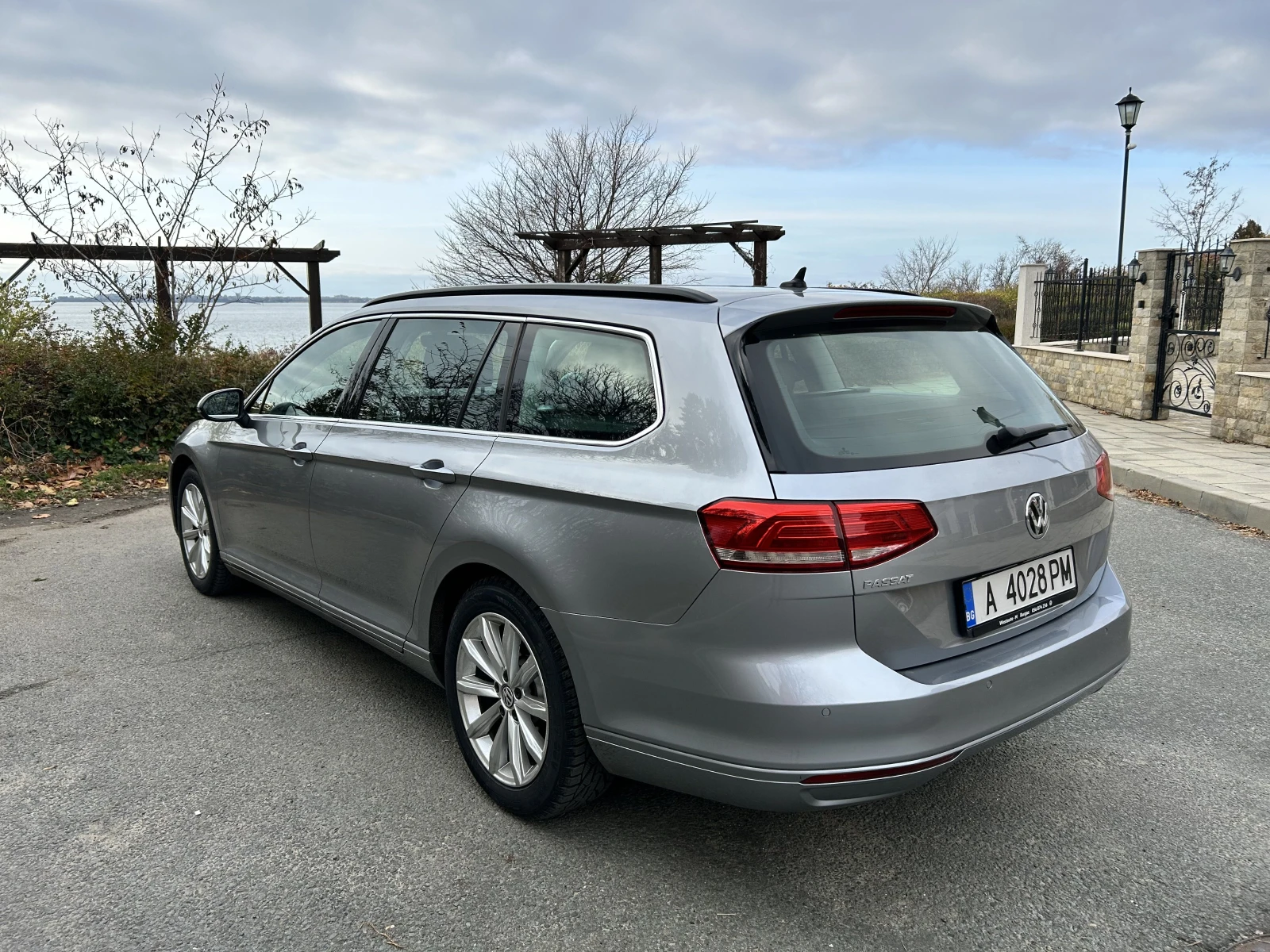 VW Passat 2.0TDI DSG Distronic Navi - изображение 6