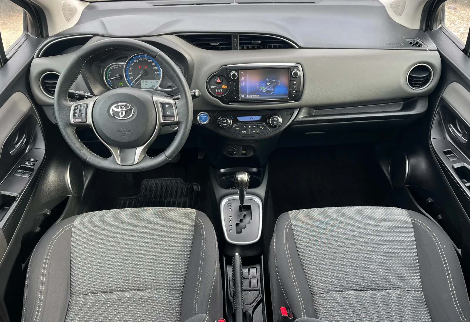 Toyota Yaris Hybrid, нави, камера, автомат, евро6 - изображение 10