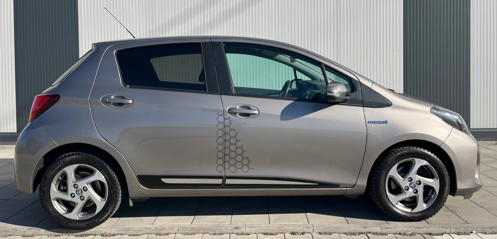 Toyota Yaris Hybrid, нави, камера, автомат, евро6 - изображение 8