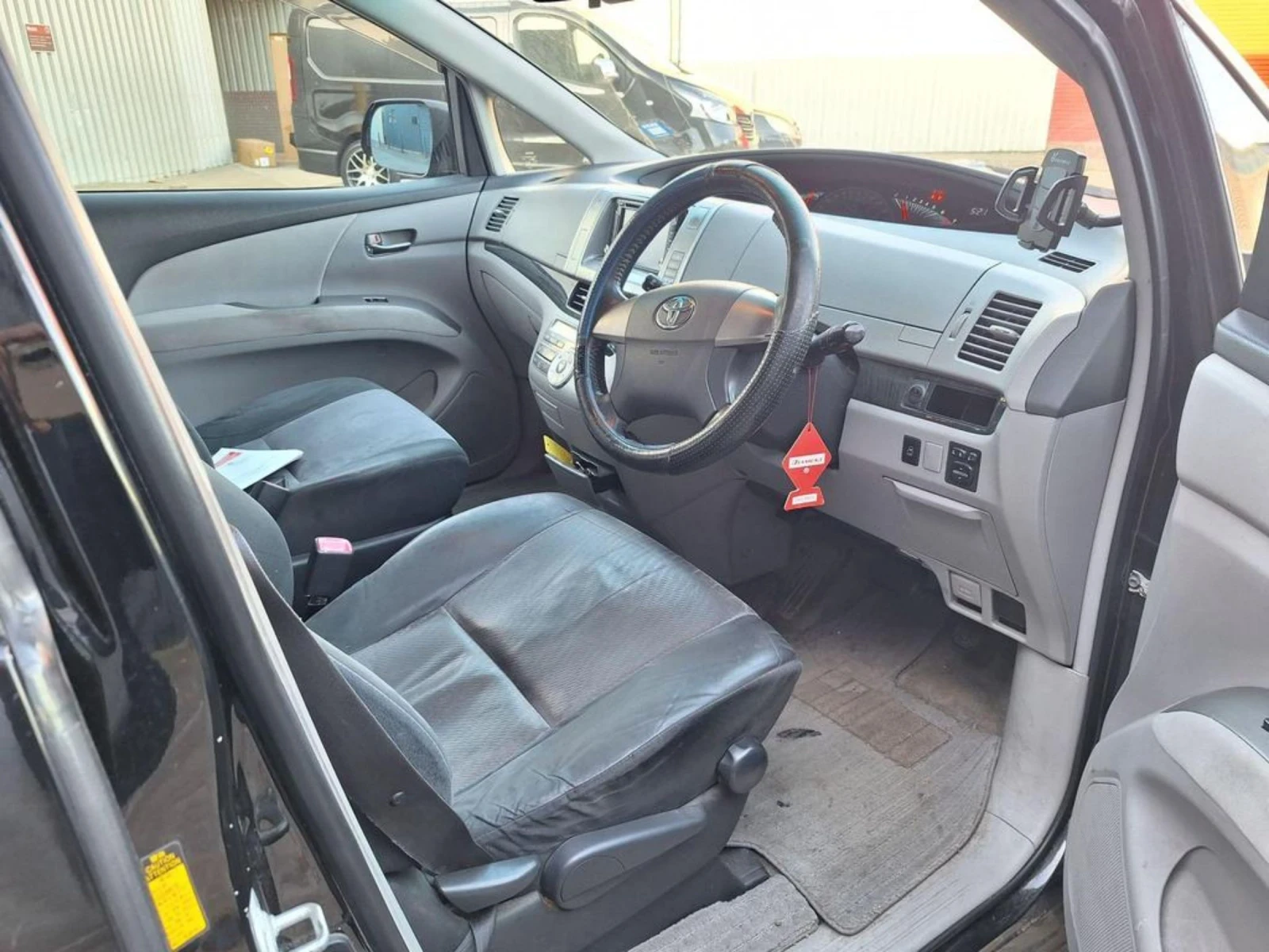 Toyota Previa  - изображение 4