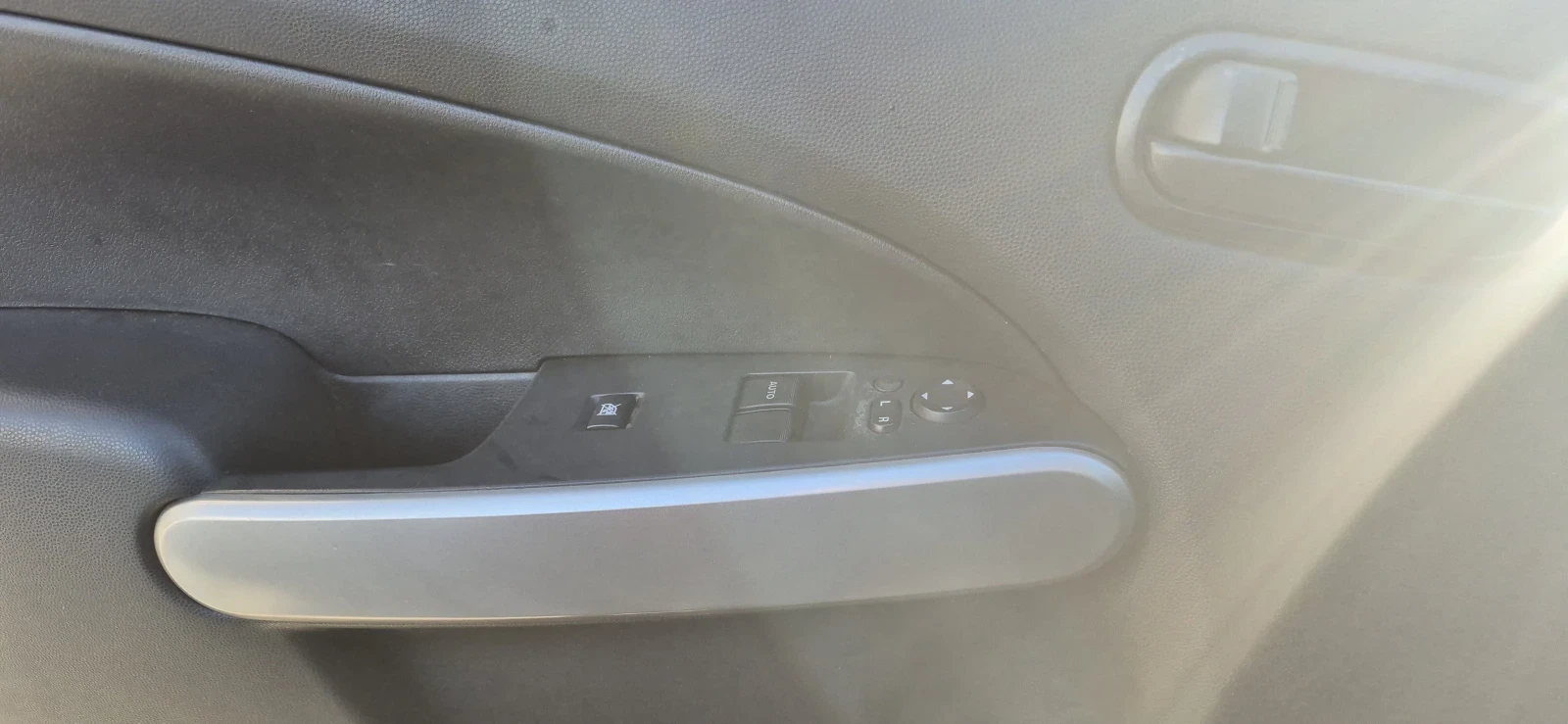 Mazda 2 1.3 - изображение 6