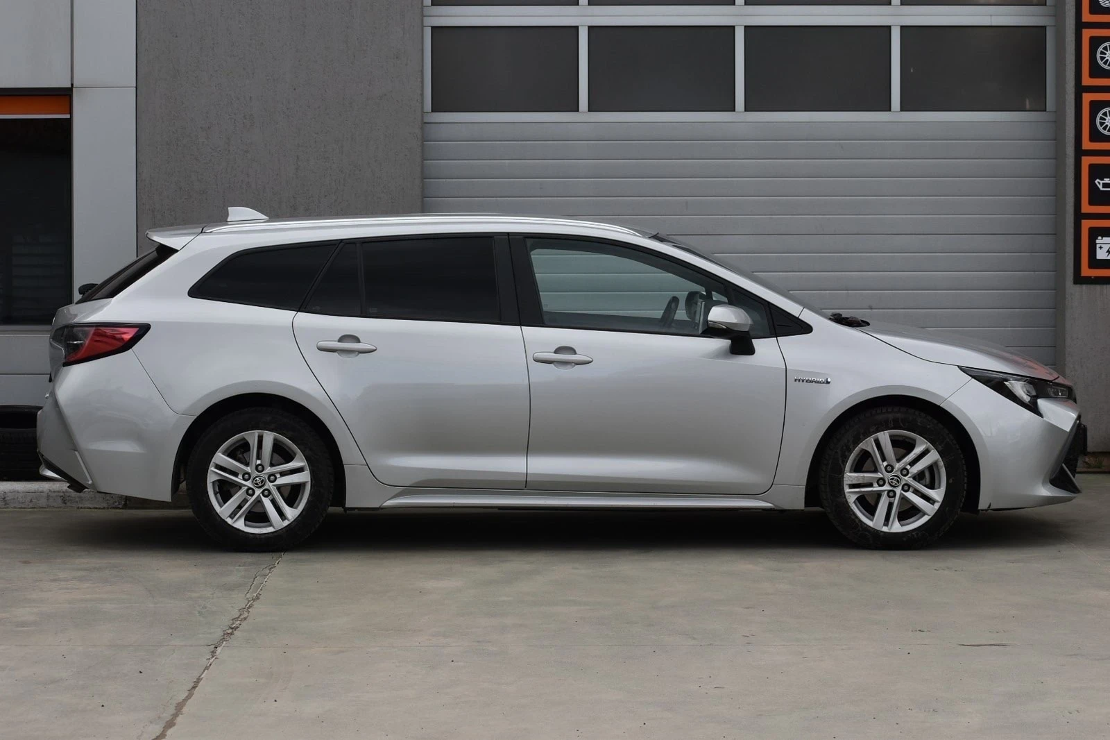 Toyota Corolla Hybrid  - изображение 8