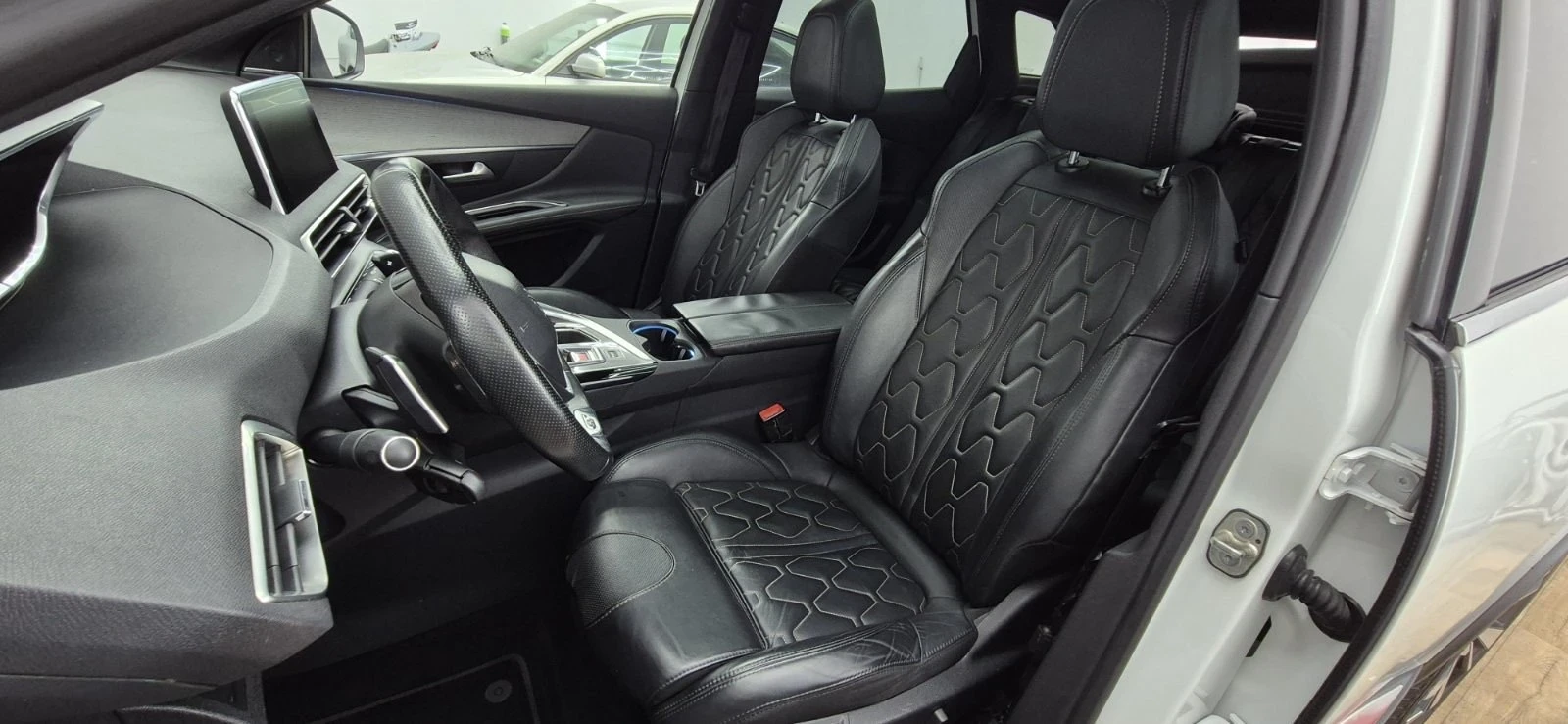 Peugeot 3008 2.0 Blue-HDi GT пълна сервизна история , снимка 6 - Автомобили и джипове - 53953719