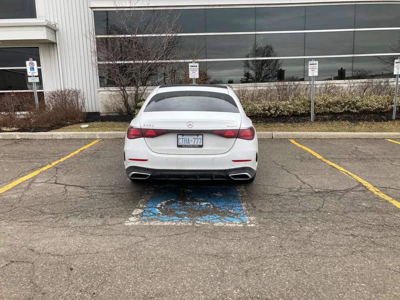 Mercedes-Benz E 350 CARFAX, снимка 4 - Автомобили и джипове - 53961753