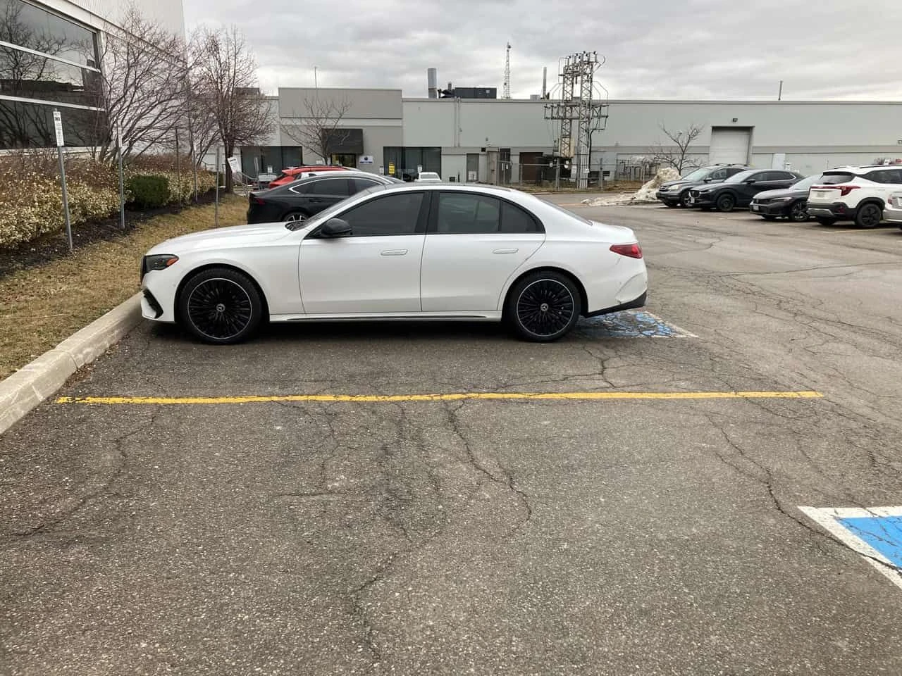 Mercedes-Benz E 350 CARFAX, снимка 12 - Автомобили и джипове - 53961753