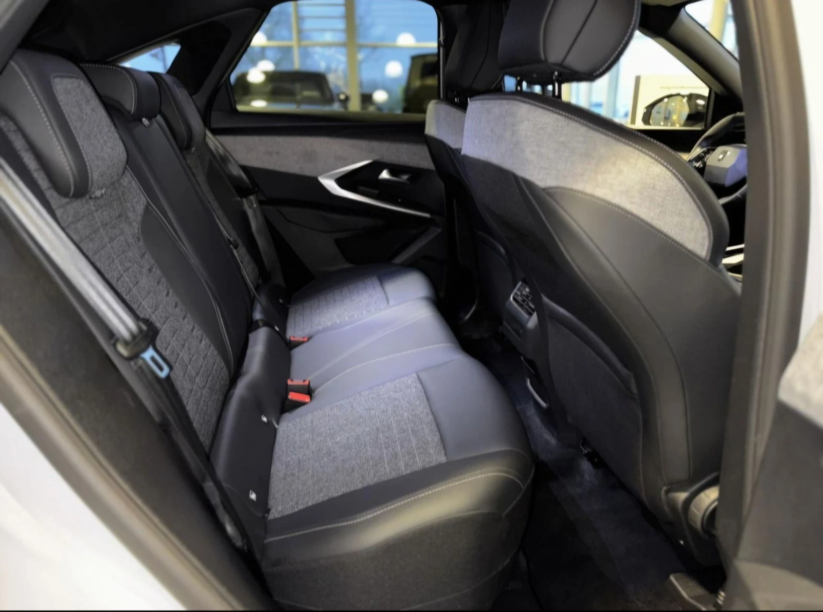 Peugeot 3008 Allure Hybrid e-DSC6 Touch, снимка 17 - Автомобили и джипове - 54067106