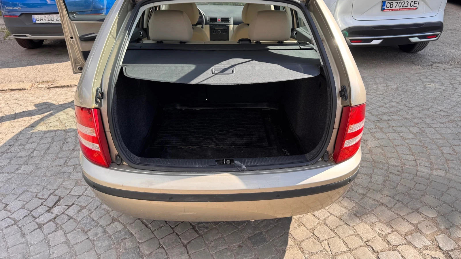 Skoda Fabia 1.4 бензин, снимка 11 - Автомобили и джипове - 54724618
