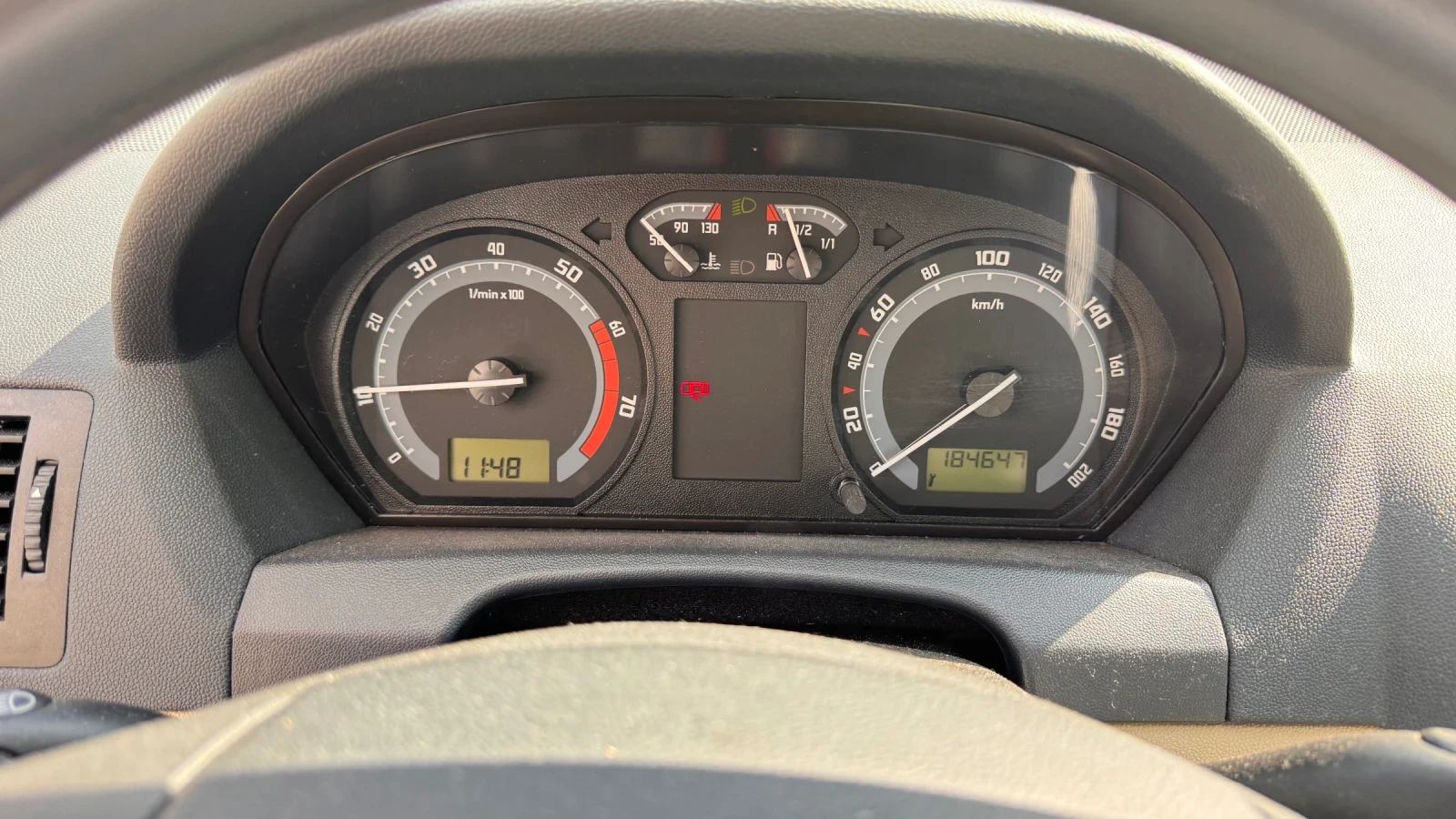 Skoda Fabia 1.4 бензин, снимка 13 - Автомобили и джипове - 54724618