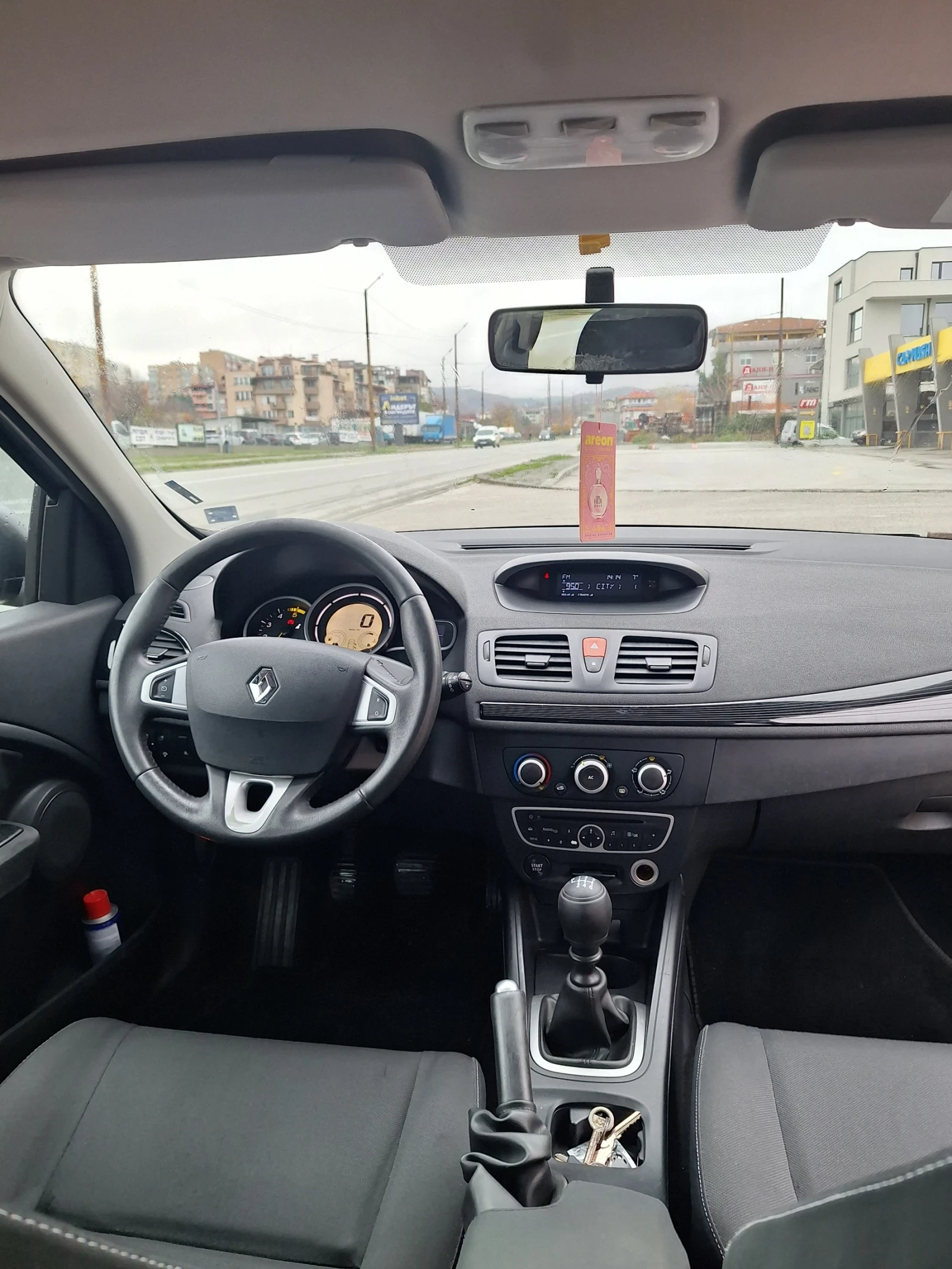 Renault Megane 1.5, снимка 8 - Автомобили и джипове - 54933995