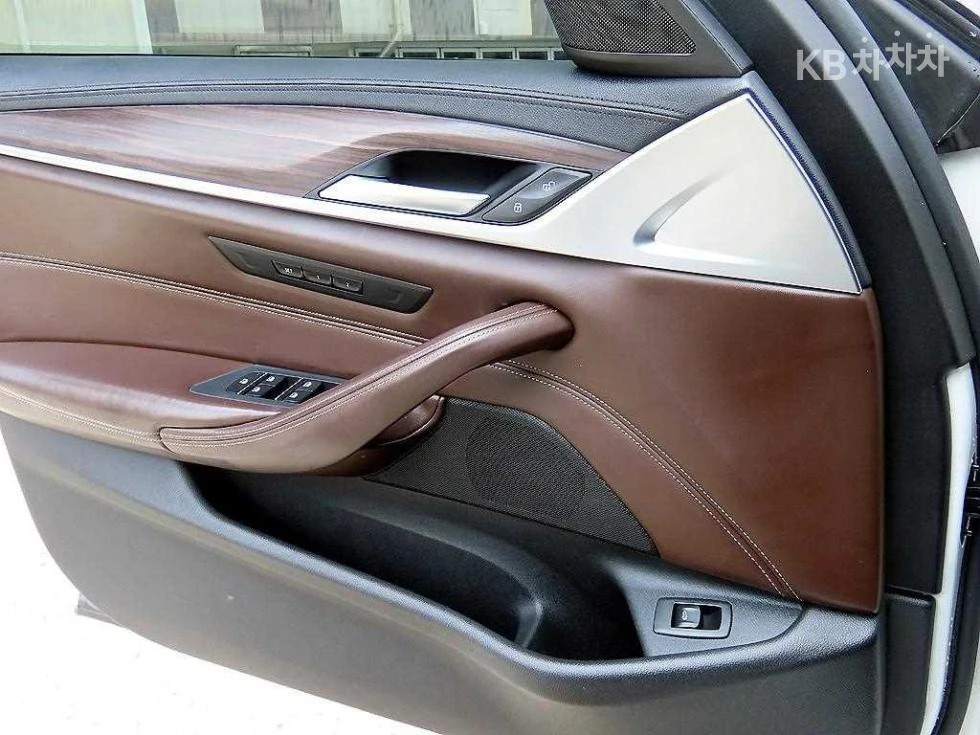 BMW 530 XDRIVE M SPORT + HEAD UP/360/PANO/FULL | Mobile.bg � ����������� 12