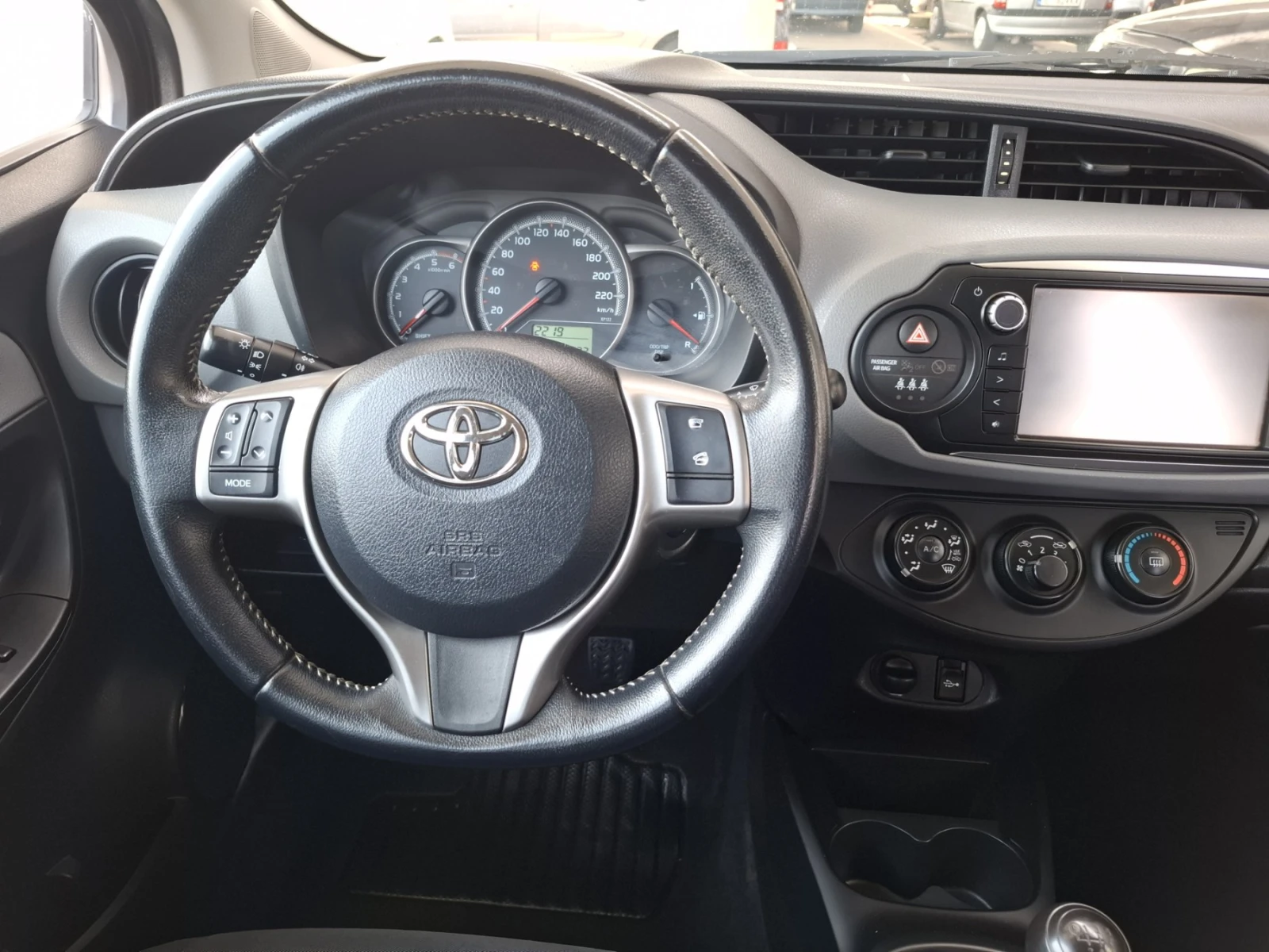 Toyota Yaris 1.4 D-4D * EURO6 * NAVI* FACELIFT, снимка 16 - Автомобили и джипове - 55829650