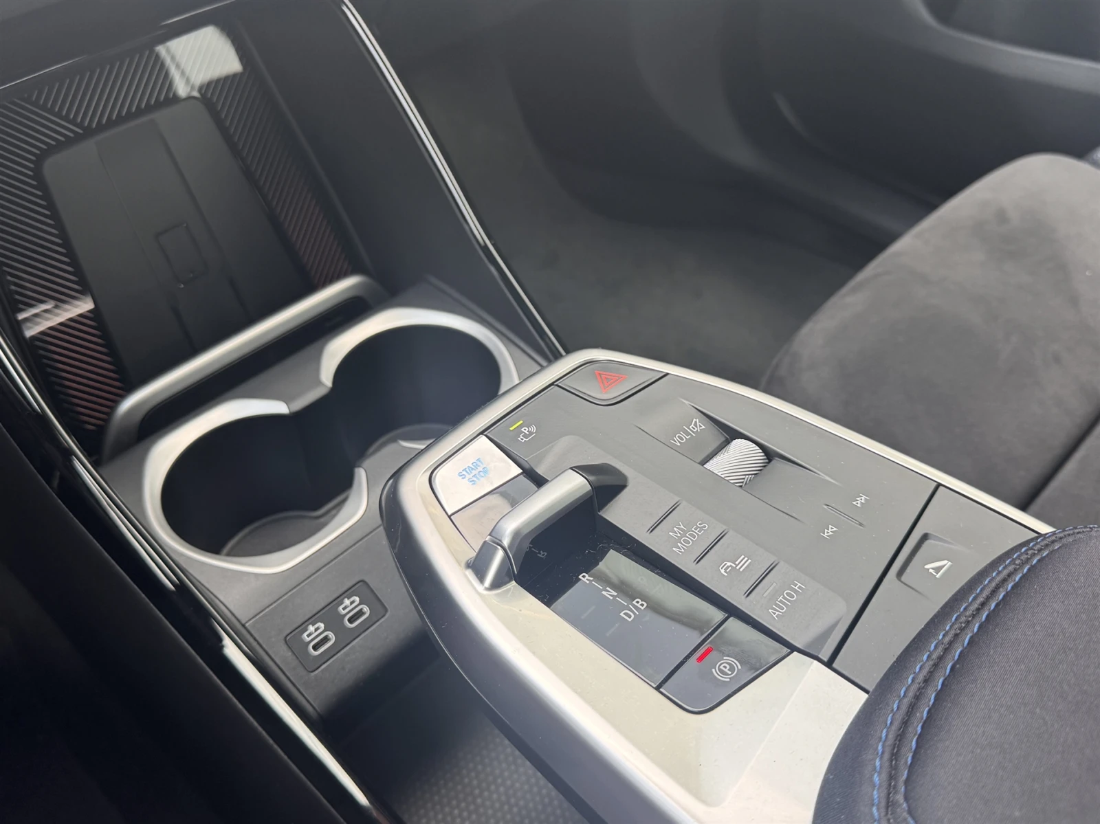 BMW iX1 eDrive20, снимка 10 - Автомобили и джипове - 56615254