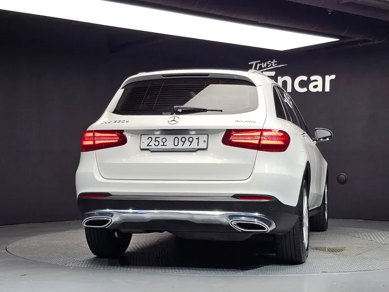 Mercedes-Benz GLC 220 4MATIC - САМО 30% АВАНС, снимка 4 - Автомобили и джипове - 56005621