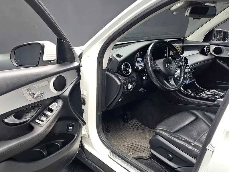 Mercedes-Benz GLC 220 4MATIC - САМО 30% АВАНС, снимка 10 - Автомобили и джипове - 56005621