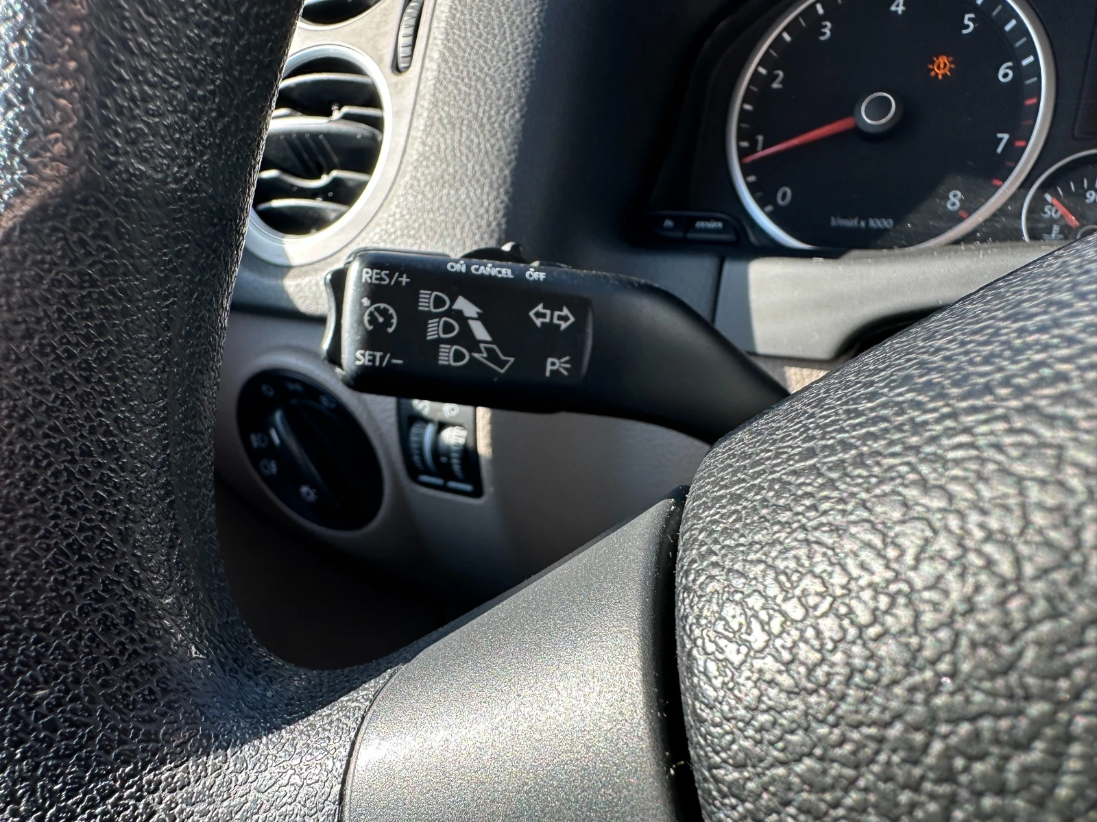 VW Tiguan, снимка 14 - Автомобили и джипове - 53861706